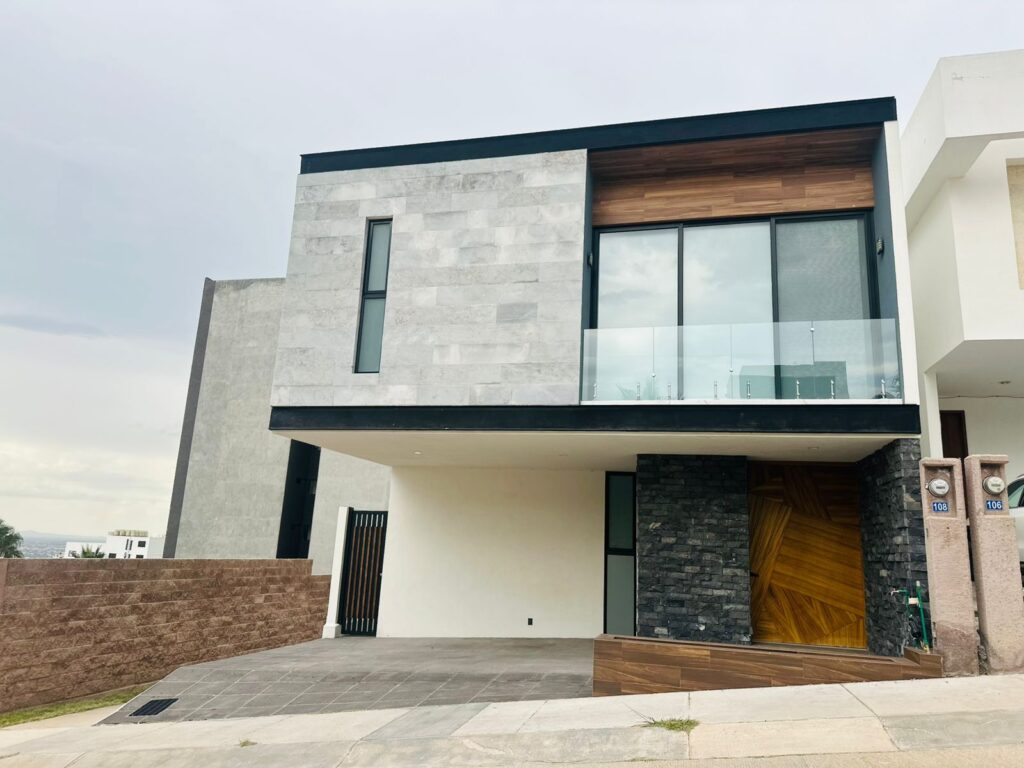 RENTA CASA EN MONTERRA