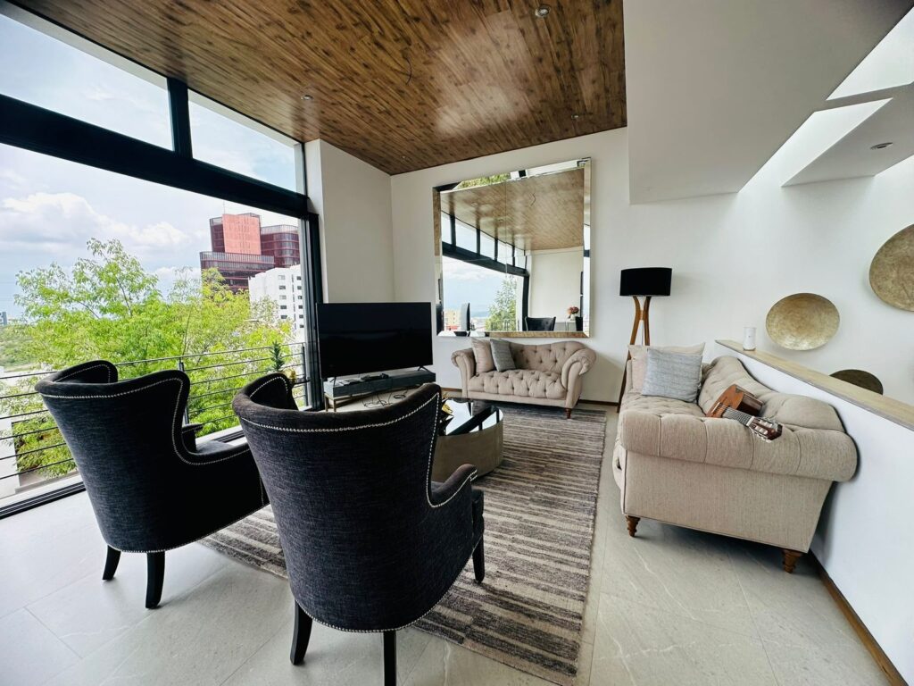 RENTA DE CASA AMUEBLADA EN MONTERRA (1)