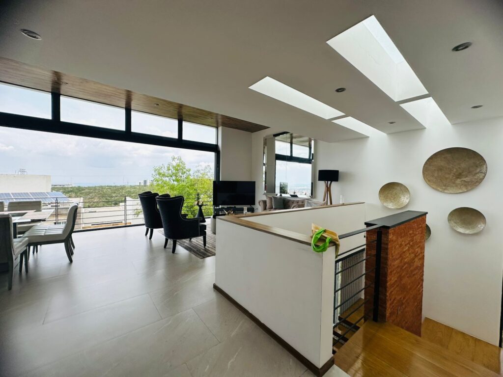 RENTA DE CASA AMUEBLADA EN MONTERRA (2)