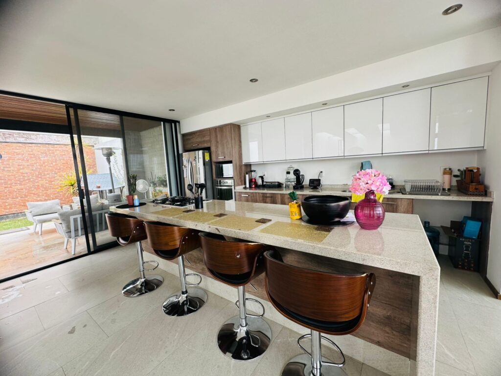 RENTA DE CASA AMUEBLADA EN MONTERRA (5)