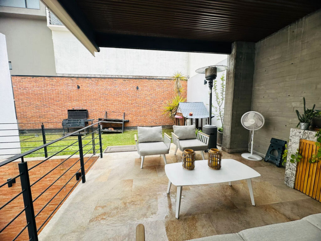 RENTA DE CASA AMUEBLADA EN MONTERRA (6)